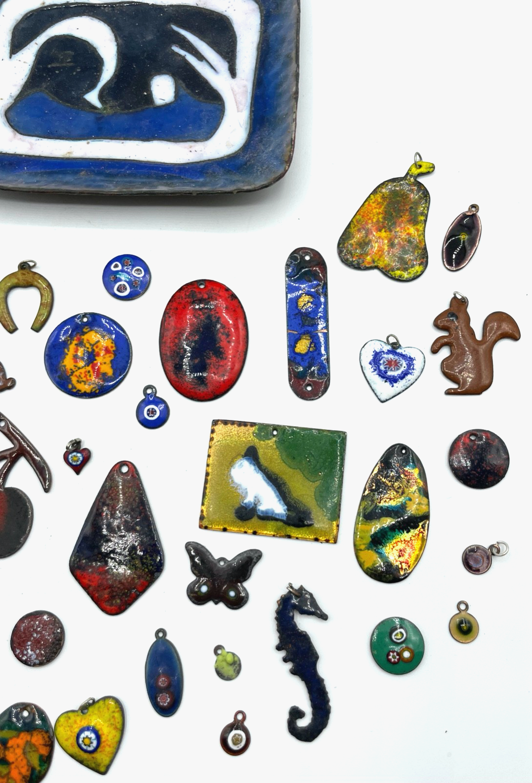 Dachbodenfund vintage Emaille Arbeiten Anhänger Handarbeit 70er J gr. Konvolut7