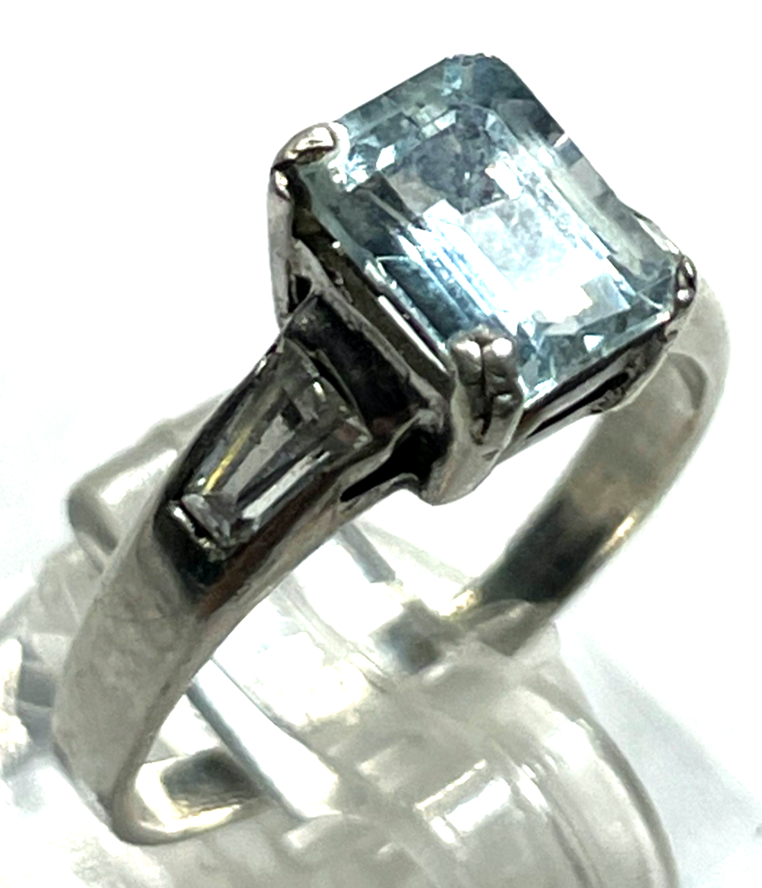 Kleiner 925 Silber Ring mit Blautopas Kissen + 2 Weißtopas Baguette Ø 14,5 mm2
