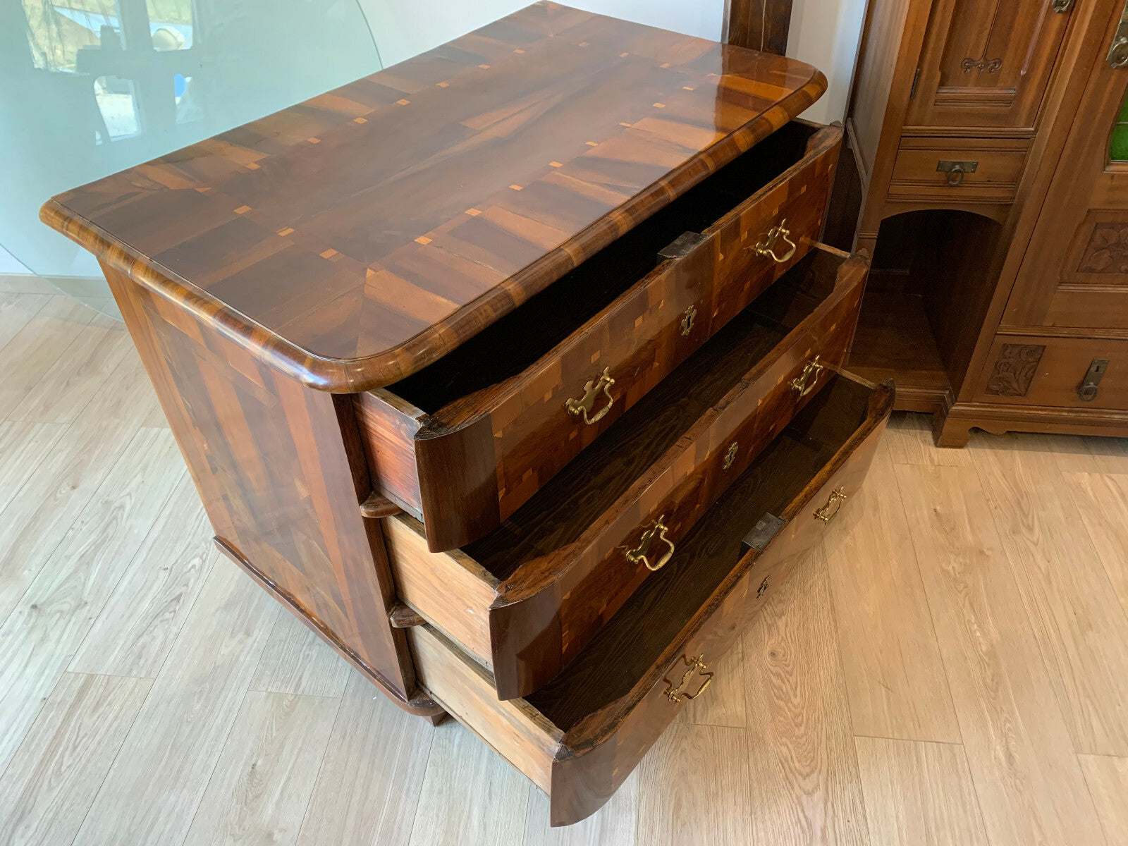 barocke Kommode um 1790 - Nussholz - Intarsien - neue Restauration! Top Zustand5