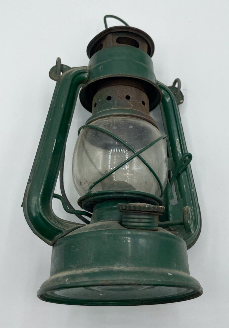 Antik kl.  grüne Petroleum Paraffin Lampe seltene Größe Guang Zhou China H 22,59
