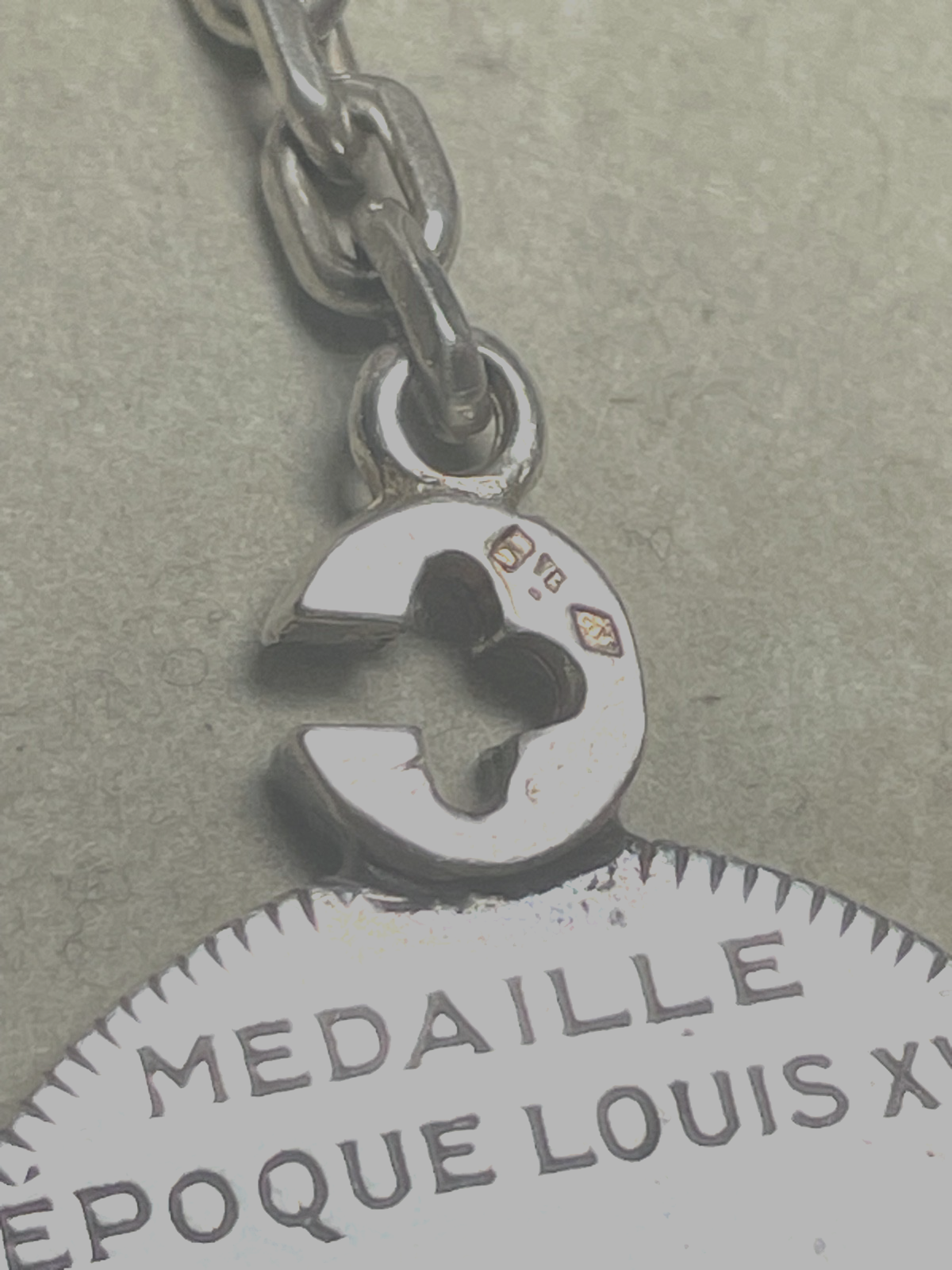 Antik Hermès Schlüsselanhänger Silber orig Schatulle Medaille Les Ecuries Du Roy5