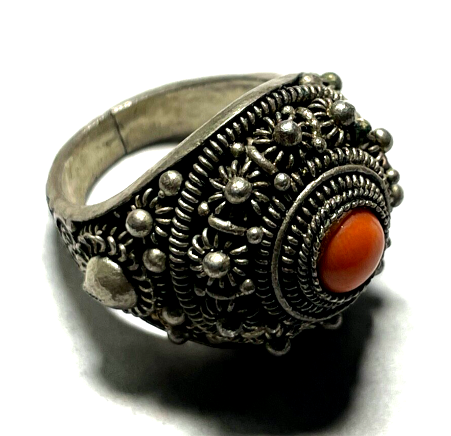 Solider vintage 800 Silber Ring Koralle Cabochon Handarbeit Filigranarbeit Ethno5