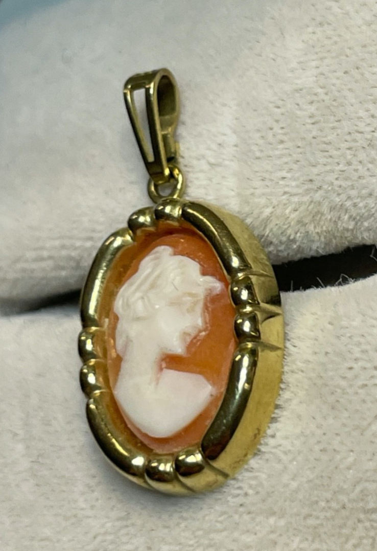 Vintage 333 Gold 8 K Gelbgold Anhänger Cameo Gemme Muschelgemme Porträt gepfl.2