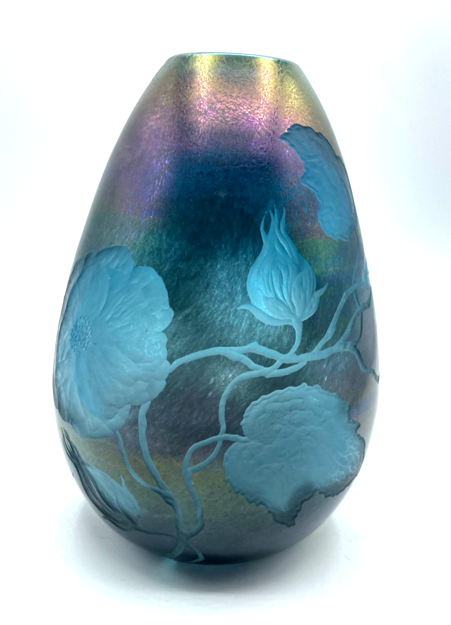 Attraktive Glaskunst Vase Schmid - Jacquet signiert irisierend + geätzte Blumen6