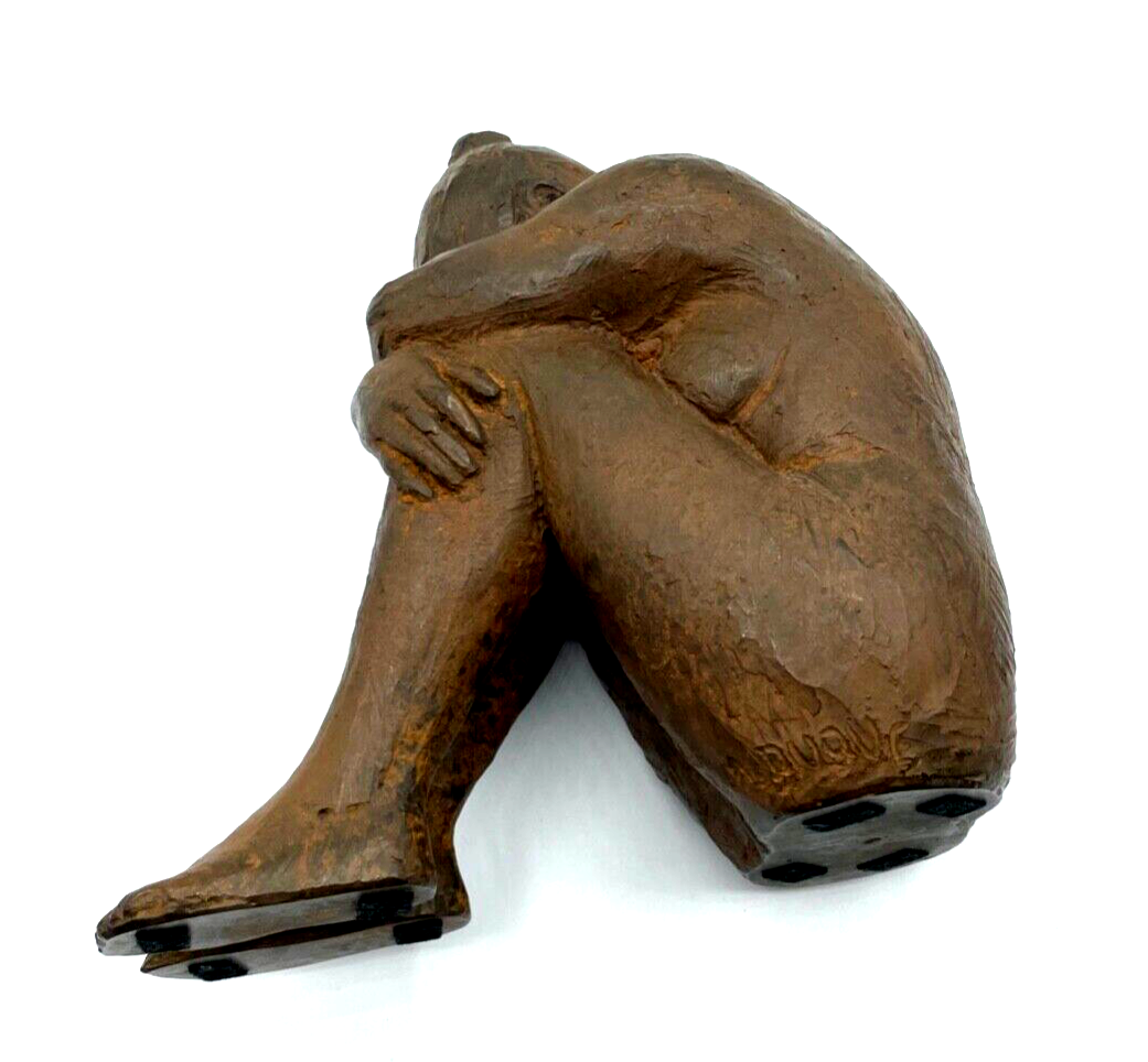 M. Duque femme nu Bronze Akt Figur einer in sich zusammengekauerten Frau 20066