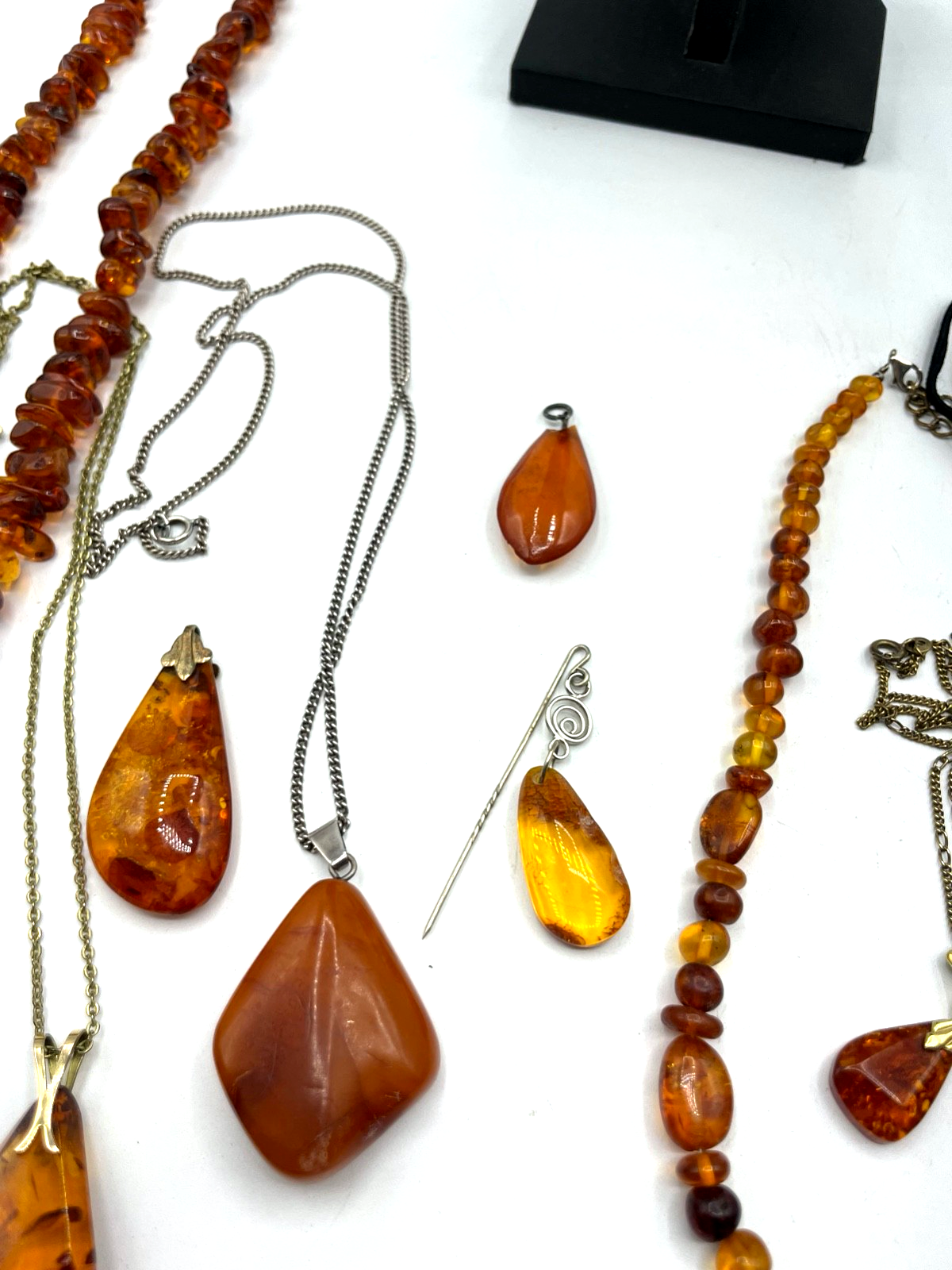 Konvolut tragbar gepfl. Bernstein Schmuck alt + neu Kette Anhänger Anstecknadel8