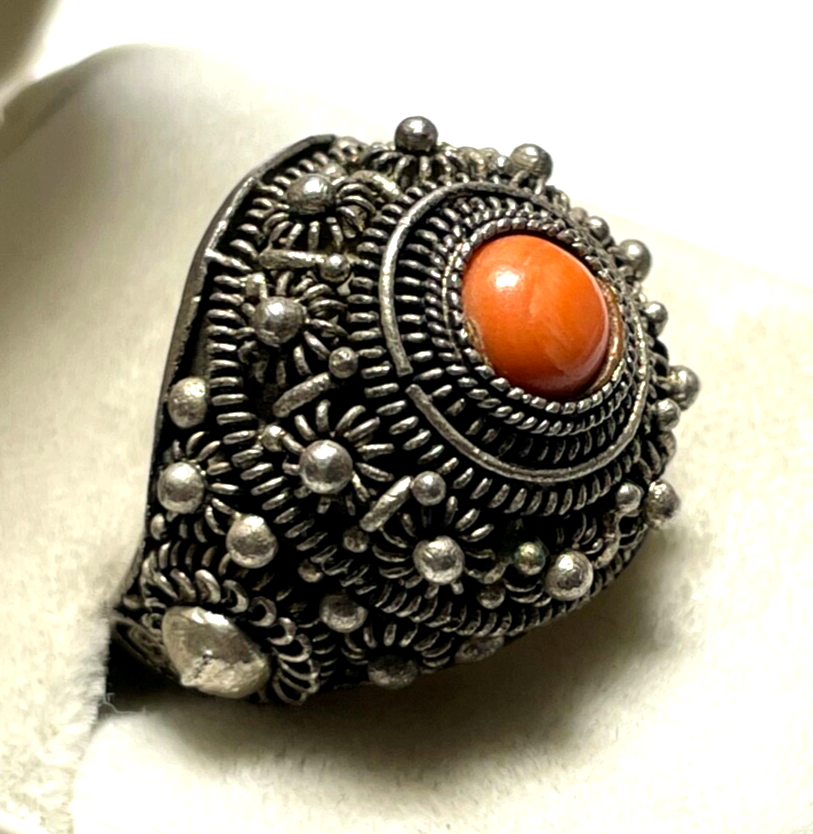 Solider vintage 800 Silber Ring Koralle Cabochon Handarbeit Filigranarbeit Ethno0