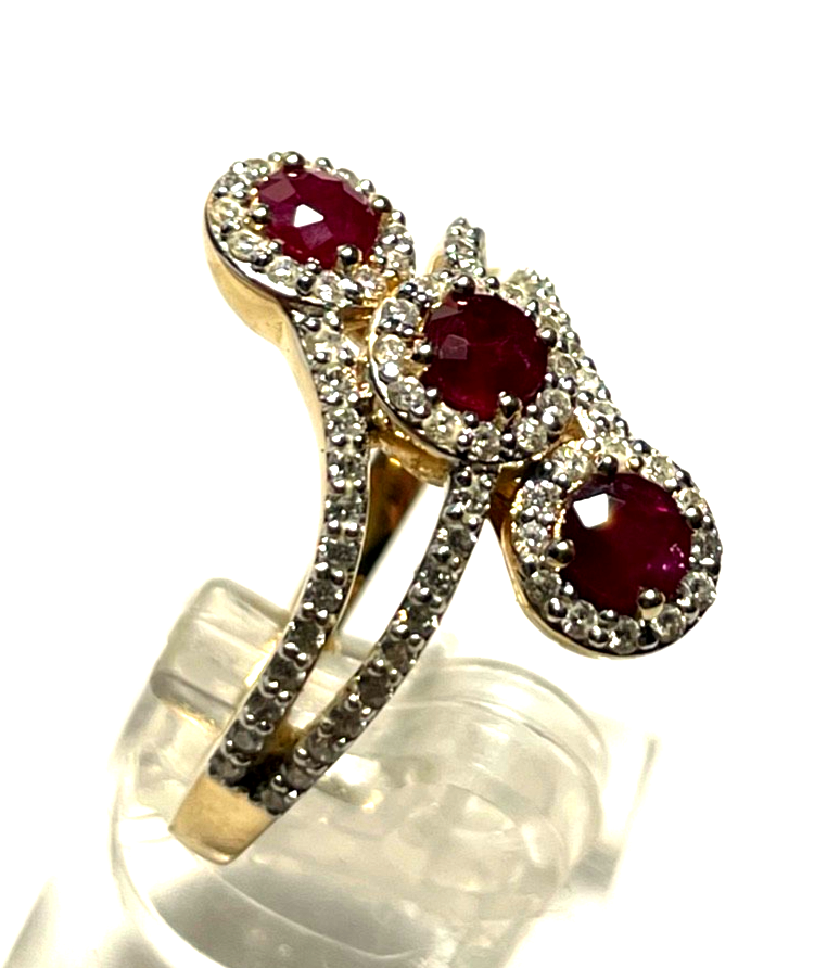 Atemberaubender massiver 585 Gold 14 K Ring 3x Rubin + 80 Diamanten Paveé RG 575
