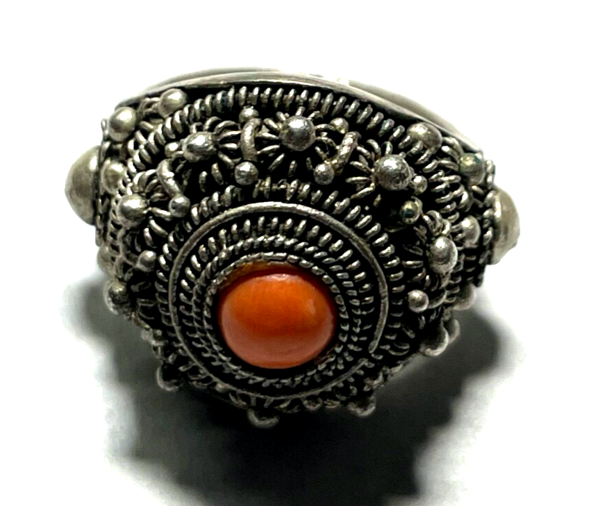 Solider vintage 800 Silber Ring Koralle Cabochon Handarbeit Filigranarbeit Ethno4