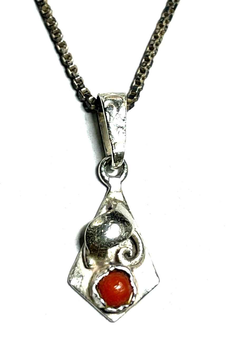 Antik 835 Silber Anhänger mit Koralle Handarbeit an 40cm Venezianer Silberkette1