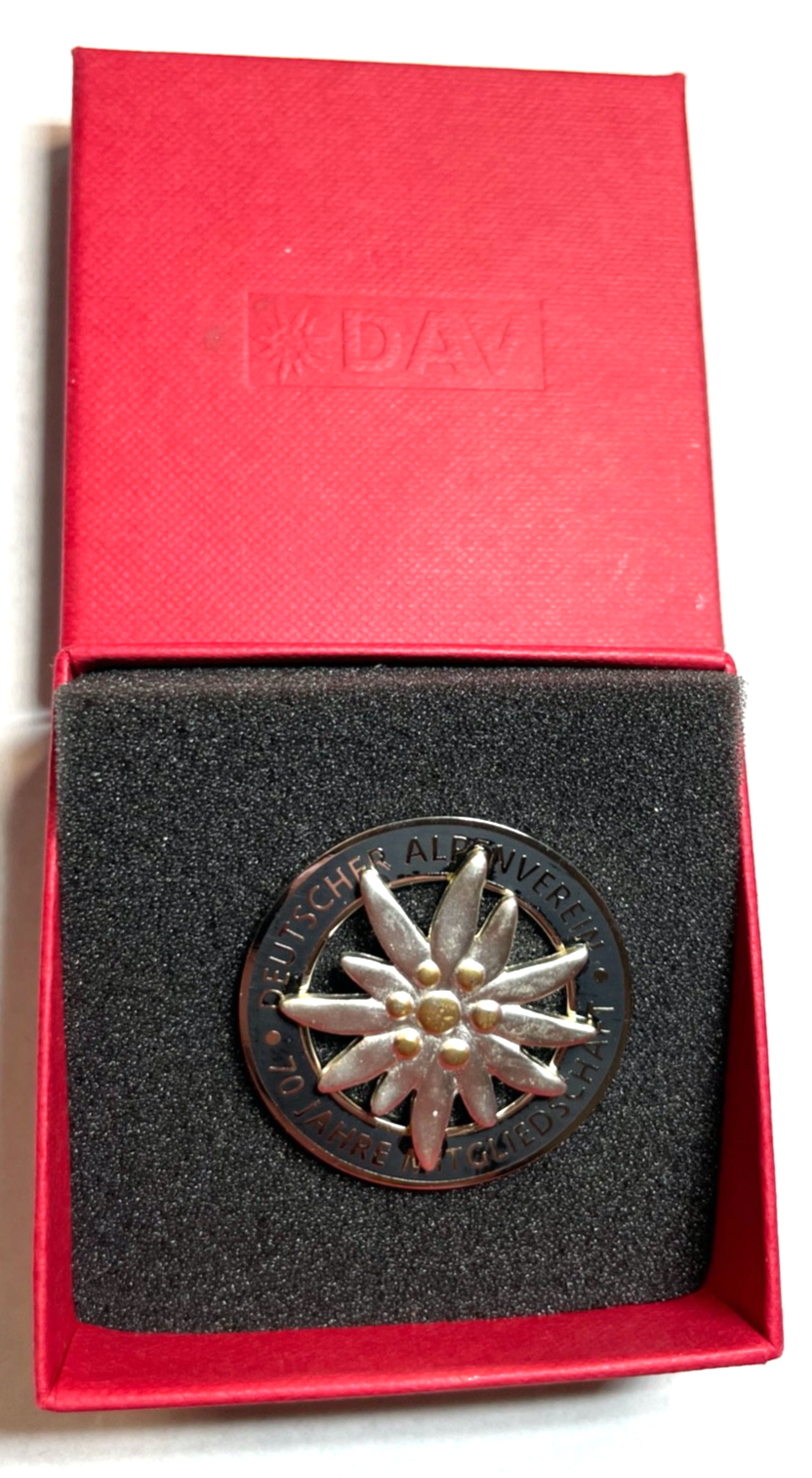 DAV Deutscher Alpenverein Abzeichen 70 Jahre Mitgliedschaft in orig. Box Pin0