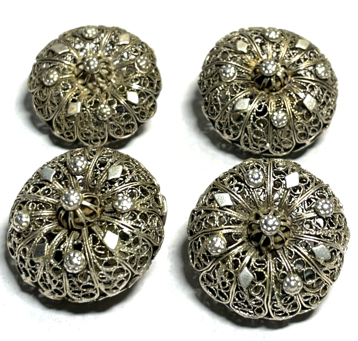 Antik 4 gr. filigrane Silber Knöpfe Silberdraht Tracht Folklore Handarbeit Ø 3cm1