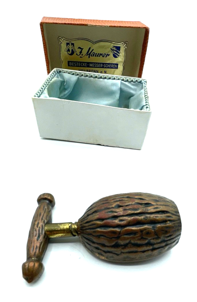 Antik Nusszwinge Nussknacker Messing Bronze Schraubnussknacker 30erJ orig. Box2