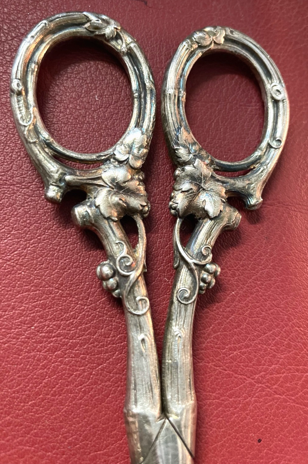 Antik Traubenschere mind. 800 Silber Weinlaub Dekor plastisch um 1900 L 17 cm1