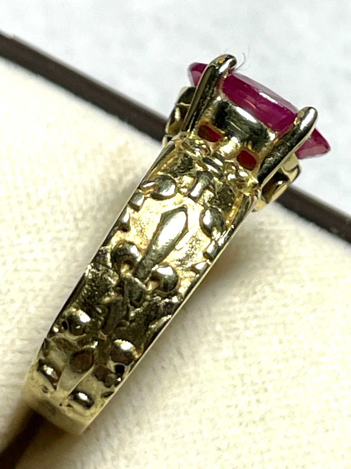 Exklusiver  585 Gold 14 K BCI Ring großer Rubin Fleur de Lys Lilie Dekor RG 512