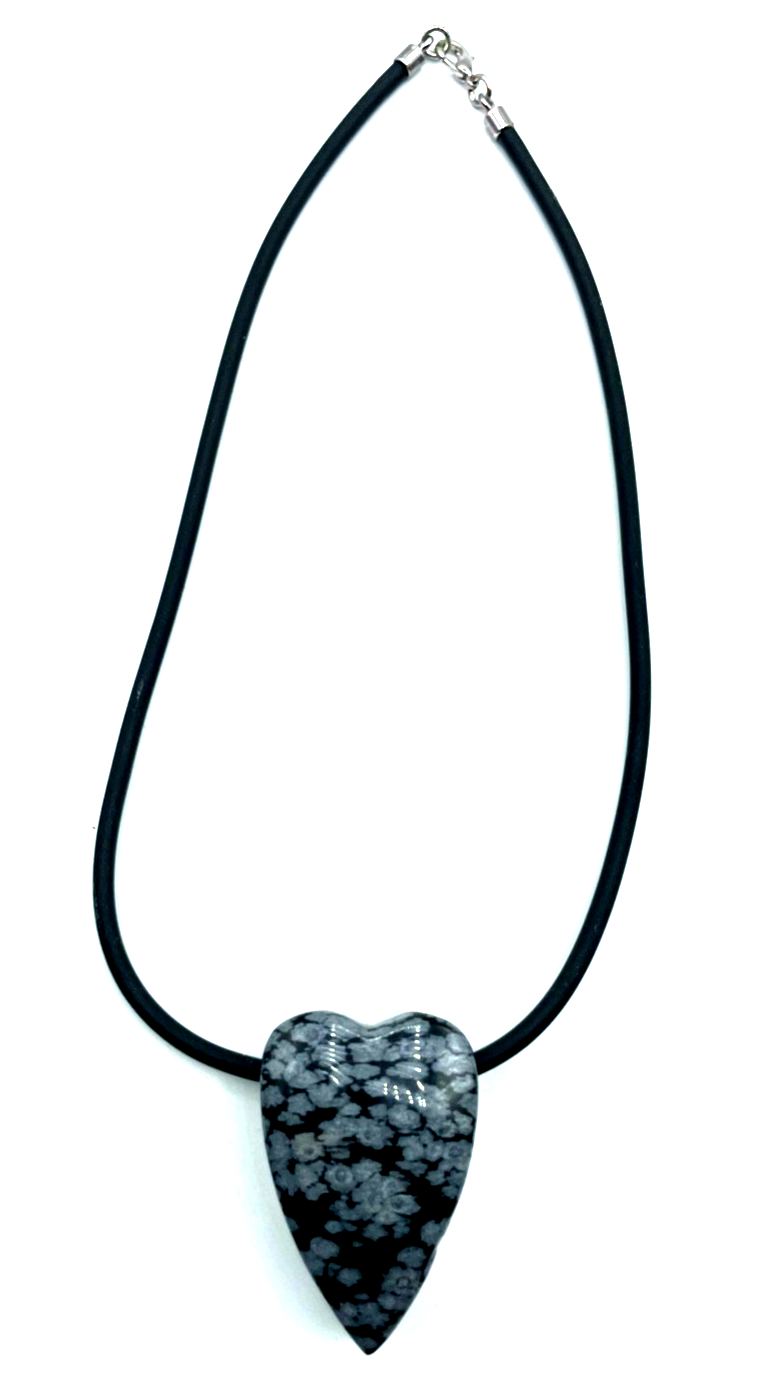 Riesiges Schneeflockenobsidian Herz Anhänger an 45,5 cm Kautschuk Kette0