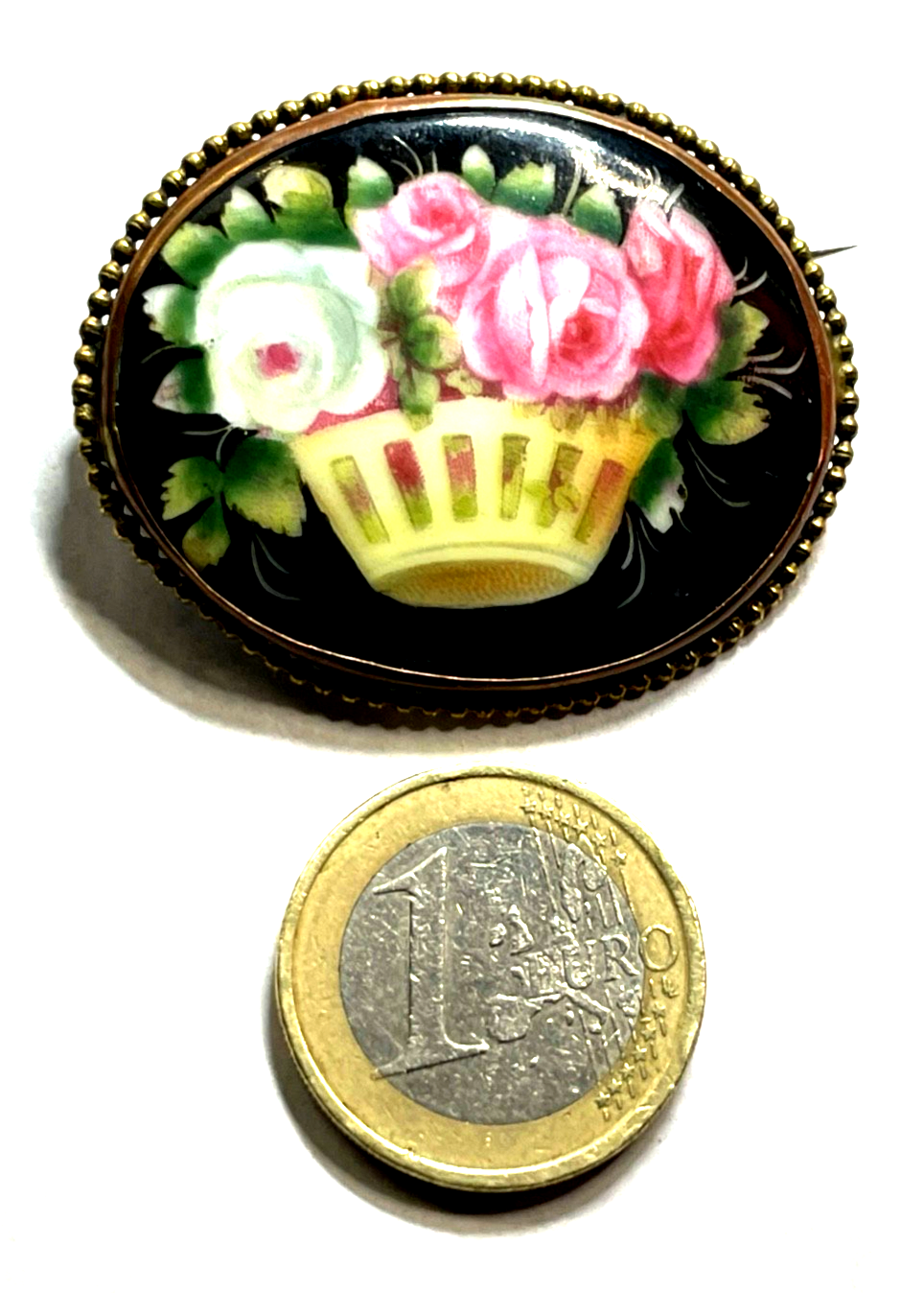Antik Porzellan Brosche Rosen Motiv Handmalerei um 1900  sehr gepflegt 4,4 x 3,54