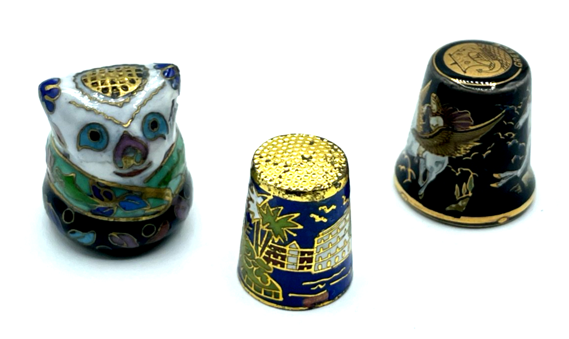 3 Fingerhüte 2 Cloisonne Emaille auf Messing 1 Porzellan Greece Pegasus gepfl.0