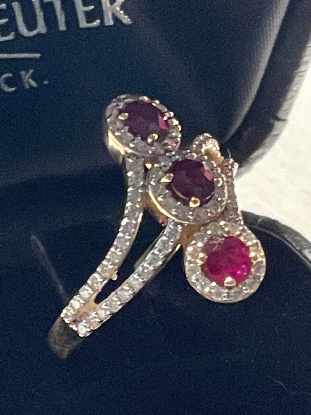 Atemberaubender massiver 585 Gold 14 K Ring 3x Rubin + 80 Diamanten Paveé RG 572