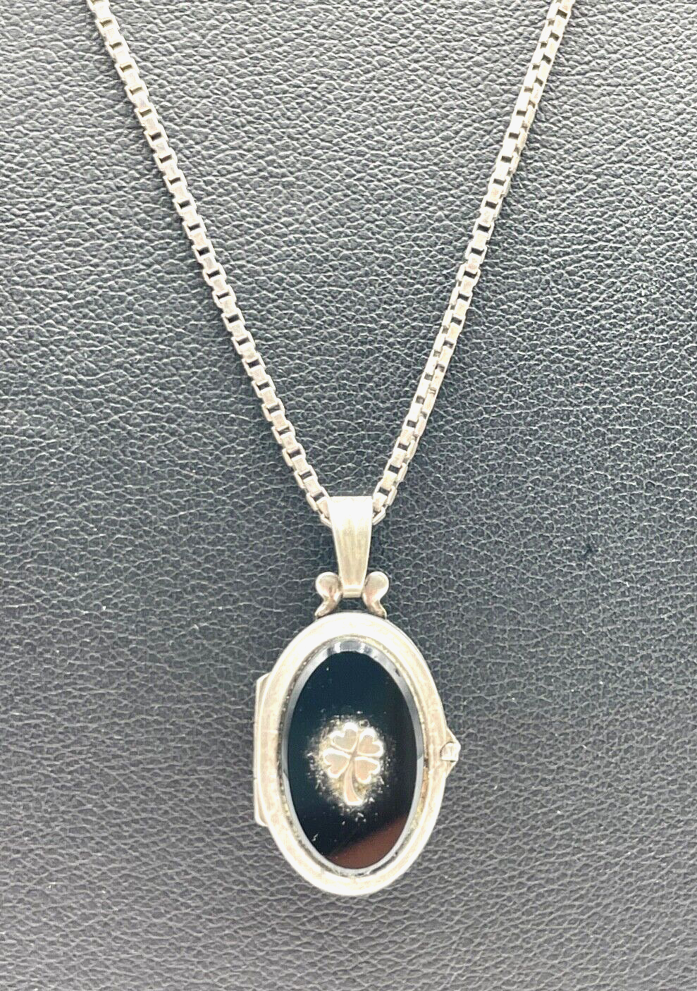 Antik kleines K&L Silber Medaillon Anhänger Onyx Kleeblatt Sterling Silberkette2