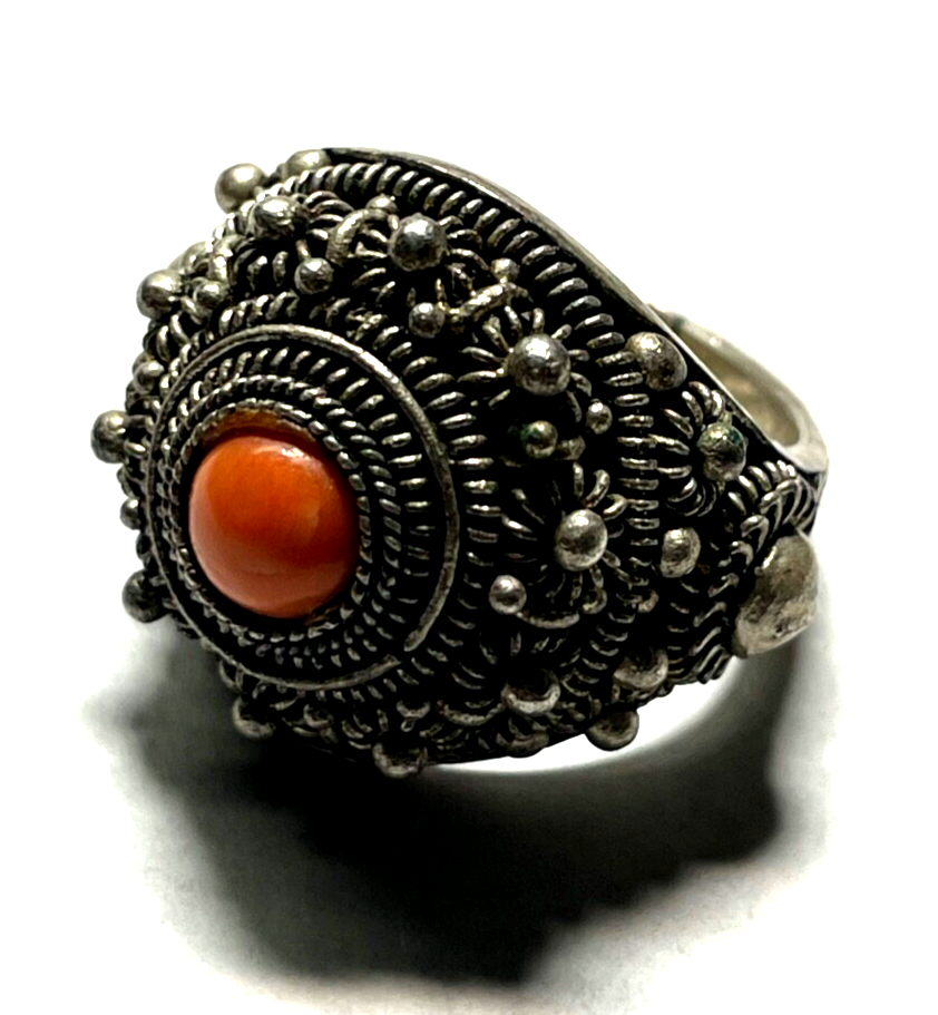 Solider vintage 800 Silber Ring Koralle Cabochon Handarbeit Filigranarbeit Ethno12