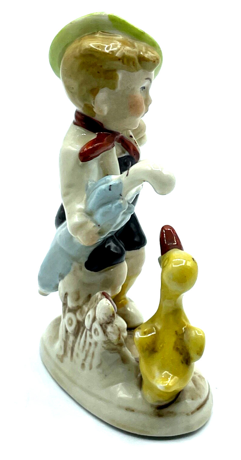 Foreign 20er J Nippes Figur Porzellan Junge Bub mit Ente Handbemalt H 10 cm2