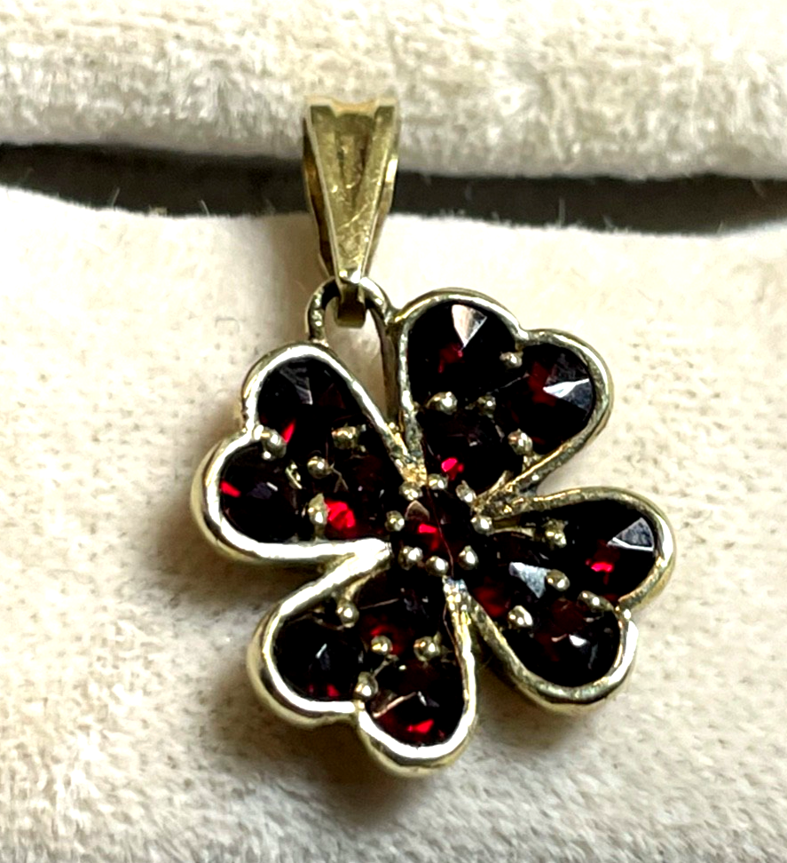 925 Silber vergoldet Granat Anhänger Kleeblatt sehr gepflegt shamrock Pendant0