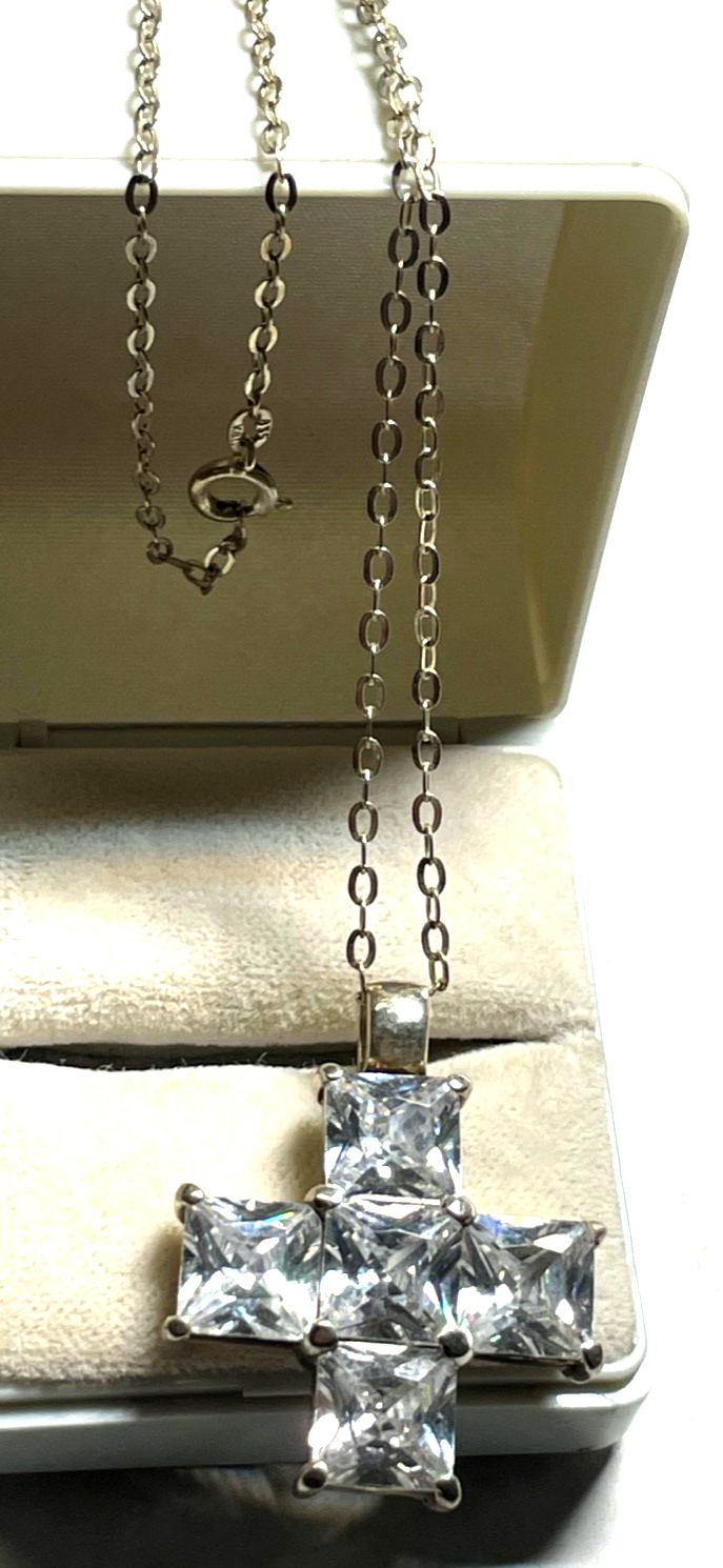 Stattlicher 925 Silber Kreuz Anhänger mit Zirkonia Cubes an 46 cm Silberkette0