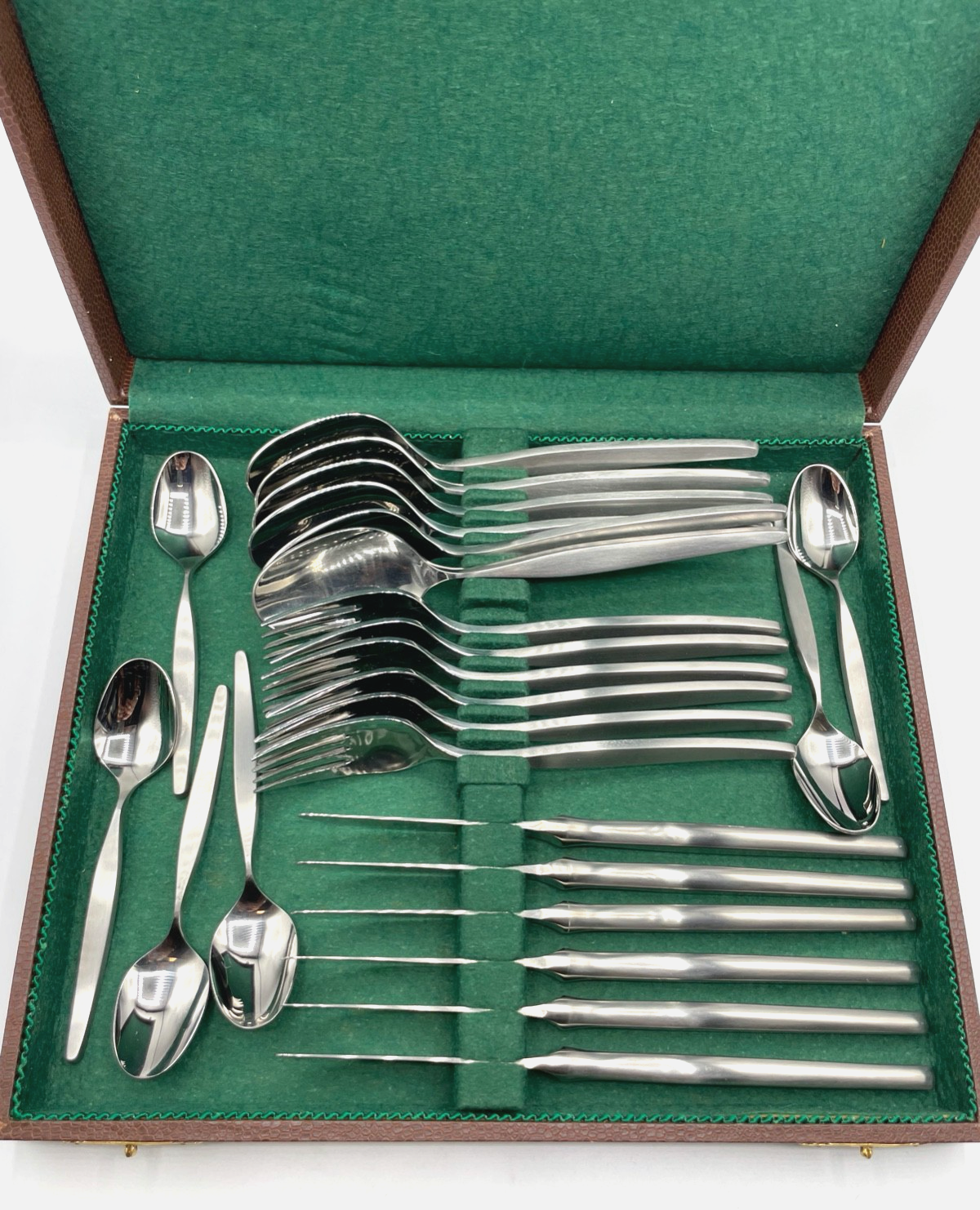 Formschönes WMF - Inox Edelstahl Besteck 24 Teile sehr gepflegt im Koffer0