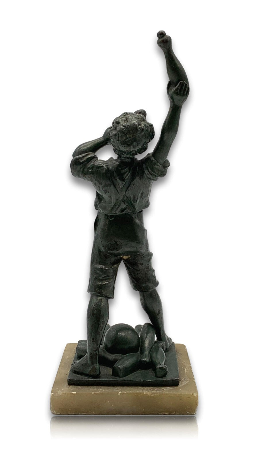 Zink Figur Skulptur patiniert- 'alle Neune' - Junge Bub mit Kegel - Marmorsockel2