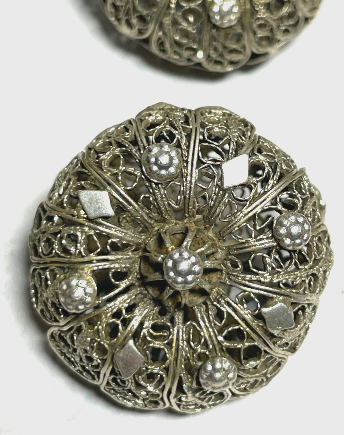 Antik 4 gr. filigrane Silber Knöpfe Silberdraht Tracht Folklore Handarbeit Ø 3cm2