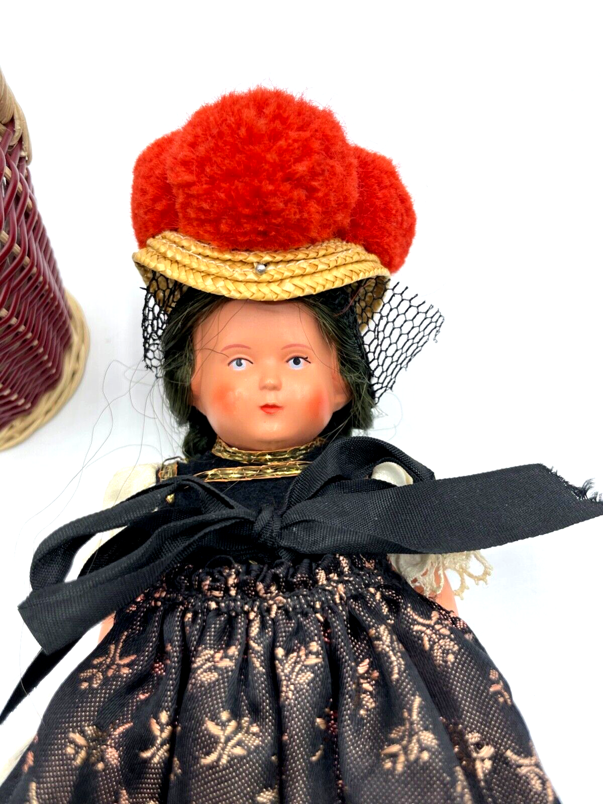 TEEPUPPE Reiseandenken Souvenir Puppe Bommelhut Schwarzwald Tracht Halbpuppe4