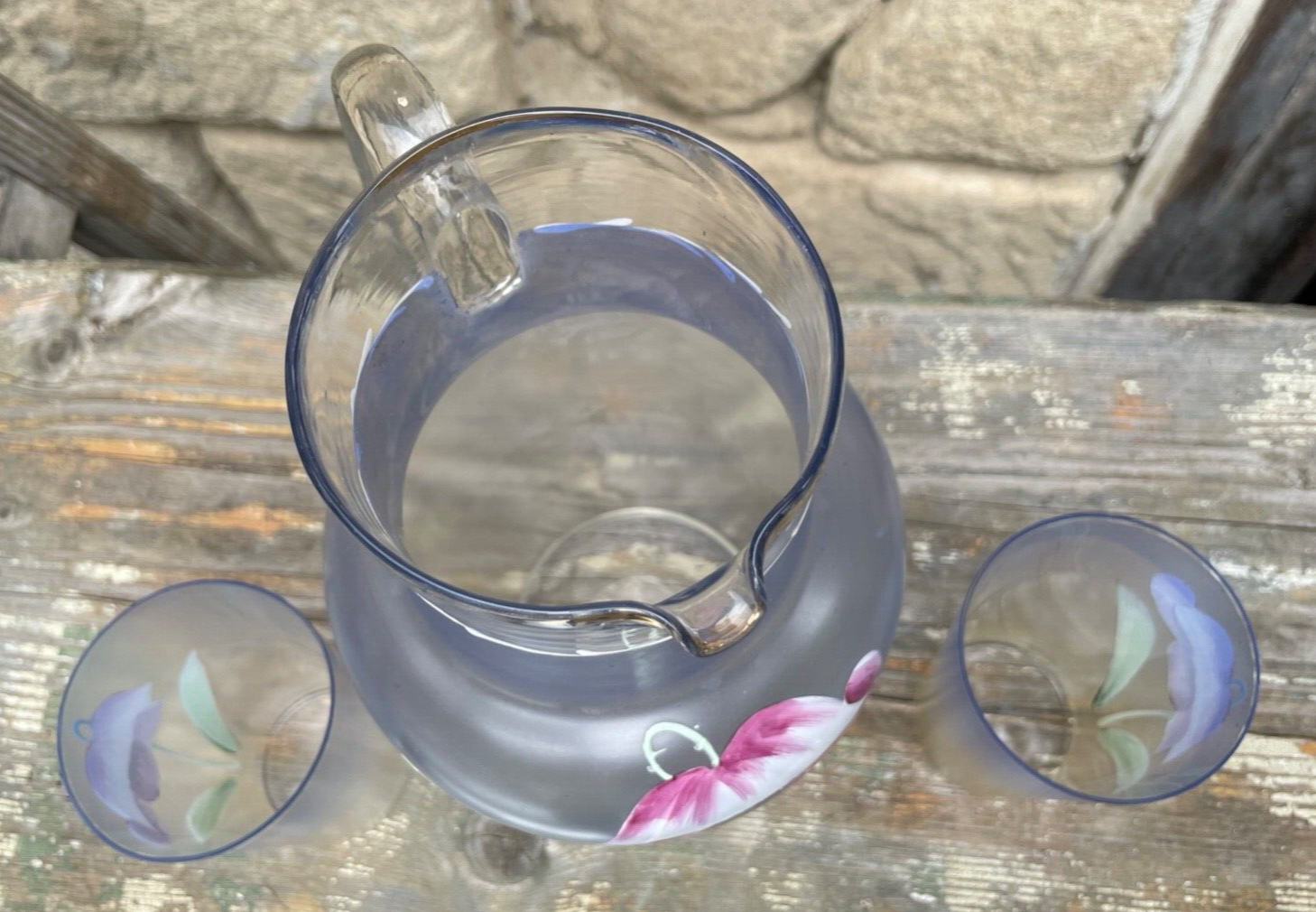 Jugendstil antik Glas Krug + 2 Gläser handbemalt Blumen Dekor bezaubernd gepfl.7