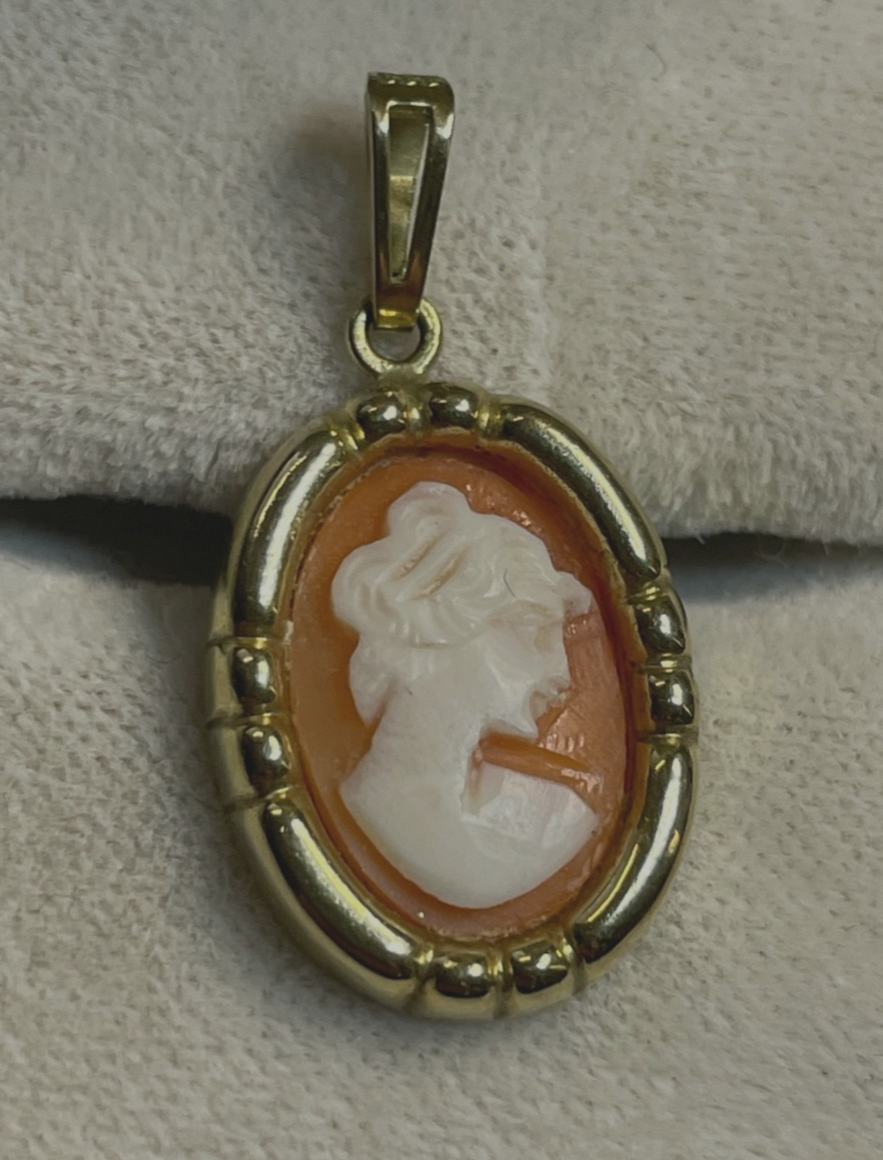 Vintage 333 Gold 8 K Gelbgold Anhänger Cameo Gemme Muschelgemme Porträt gepfl.0