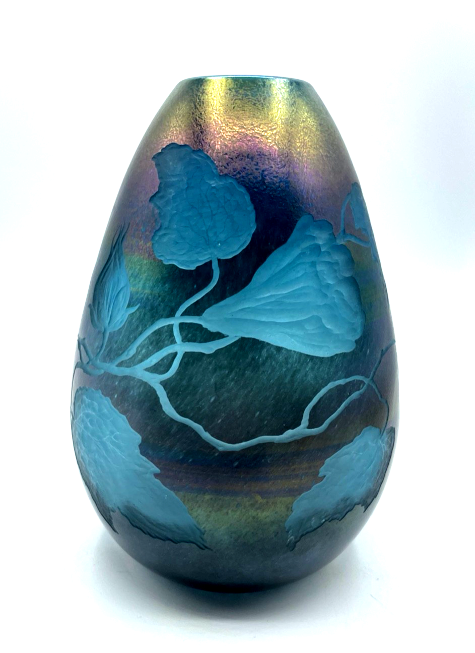 Attraktive Glaskunst Vase Schmid - Jacquet signiert irisierend + geätzte Blumen5