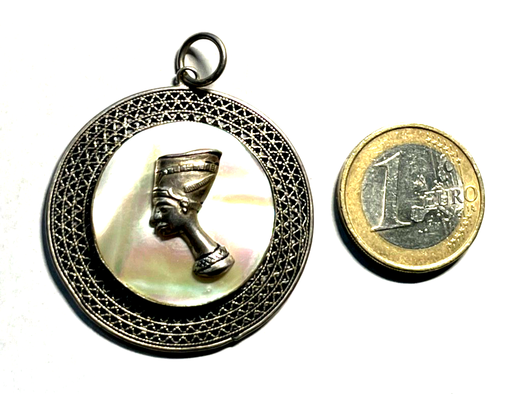 Antik Anhänger 800 Silber Pharao Nofretete Perlmutt 30erJ top gepflegt Ø 39 mm4