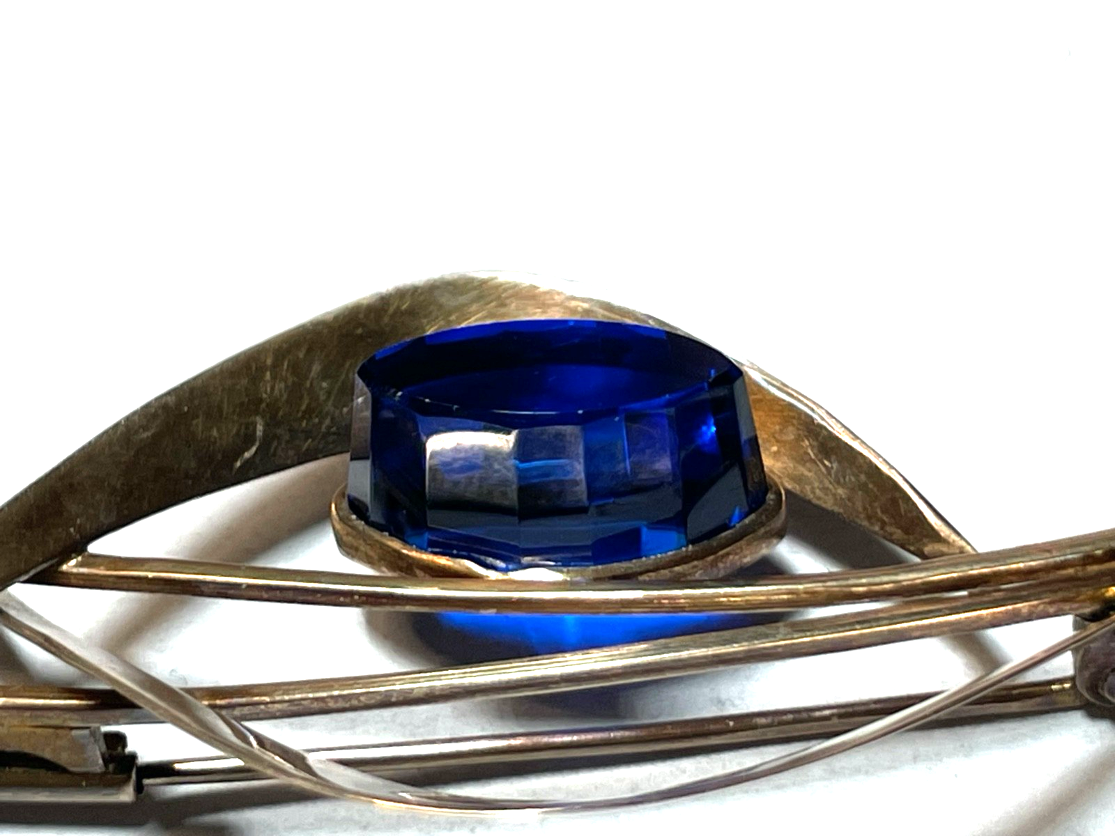 Vintage Design 333 Gold 8 K Brosche Anstecknadel mit Iolith Juwelier Qualität11