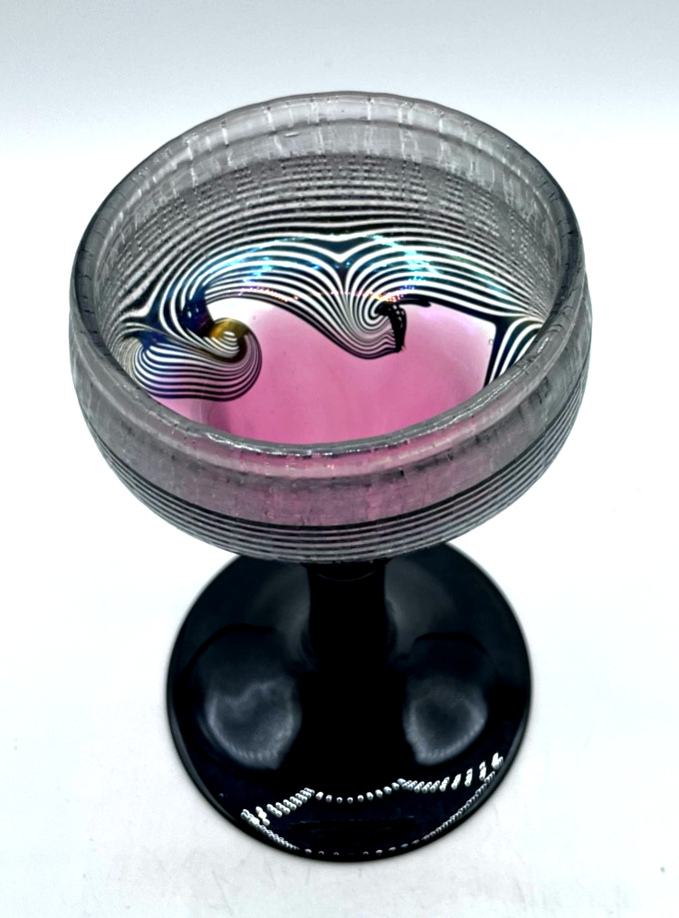 Glaskunst Glas Kelch Eisch 1977 Studio signiert irisierend Jugendstil Art H17,55