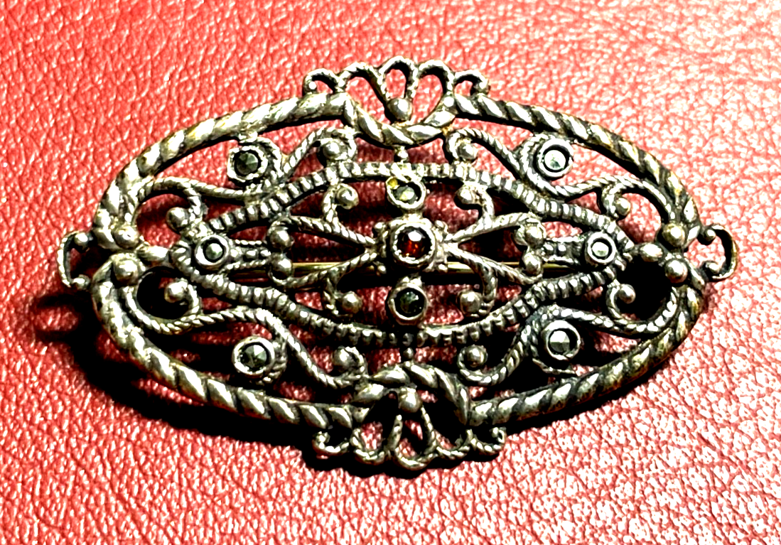 Antik sehr elegante Durchbruch Dekor Brosche Silber Granat +  Markasit 20erJ3