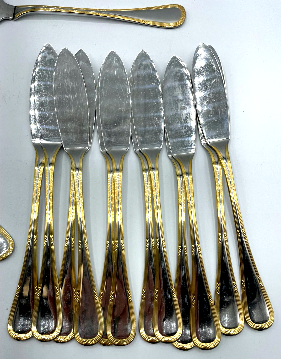 Vintage Kreuzband Edelstahl Gold Fischbesteck 12 Personen 26 Teile Vorleger3