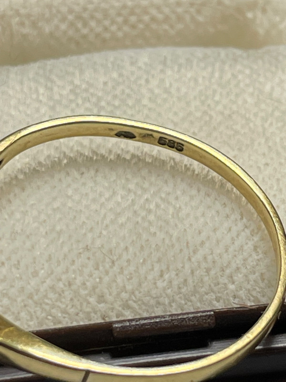 Moderner zarter 585 Gold 14 K Damen Ring kl. Diamant Ø 17 mm RG 543