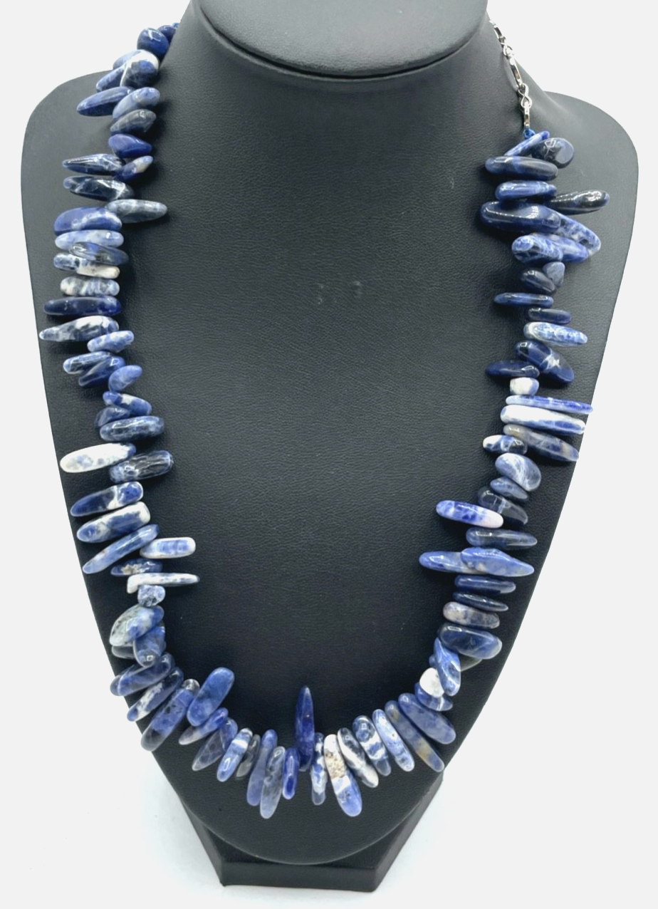 Attraktive Sodalith Stäbchen Halskette Collier 47-53 cm tragbar B 20 mm gepfl.0