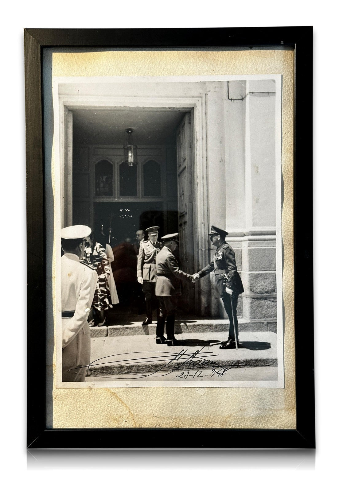 Francisco Franco – signierte Original-Fotografie am Kircheingang El Prado Madrid0