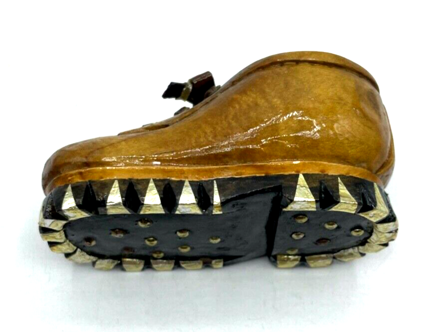 Altes Nadelkissen Bergsteiger Schuh Holz Handarbeit pin cushion Souvenir6