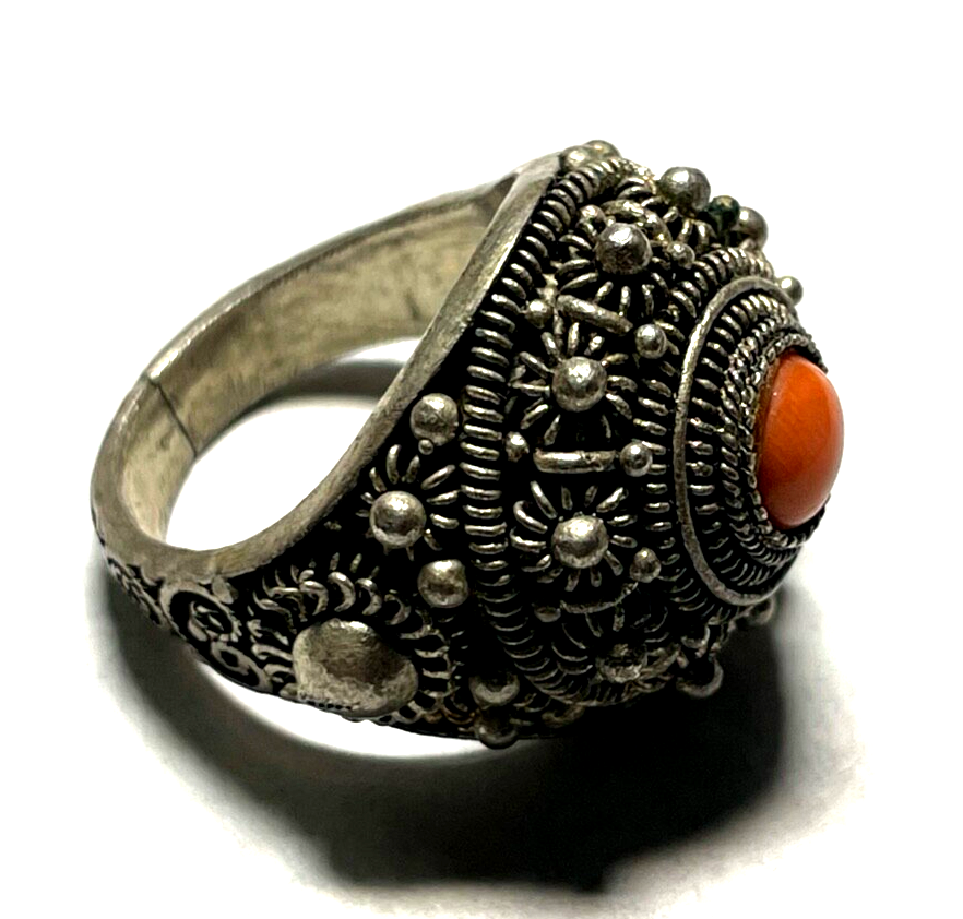 Solider vintage 800 Silber Ring Koralle Cabochon Handarbeit Filigranarbeit Ethno9