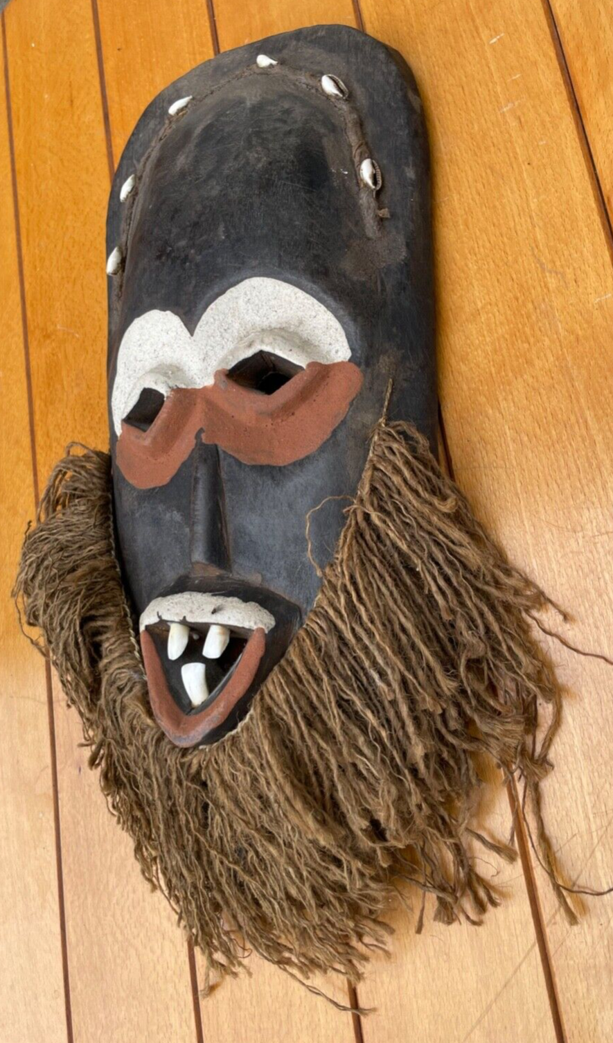 Alte Maske gr Afrika Wandmaske Handarbeit afrikanische Holzmaske Larve H 46,5 cm5