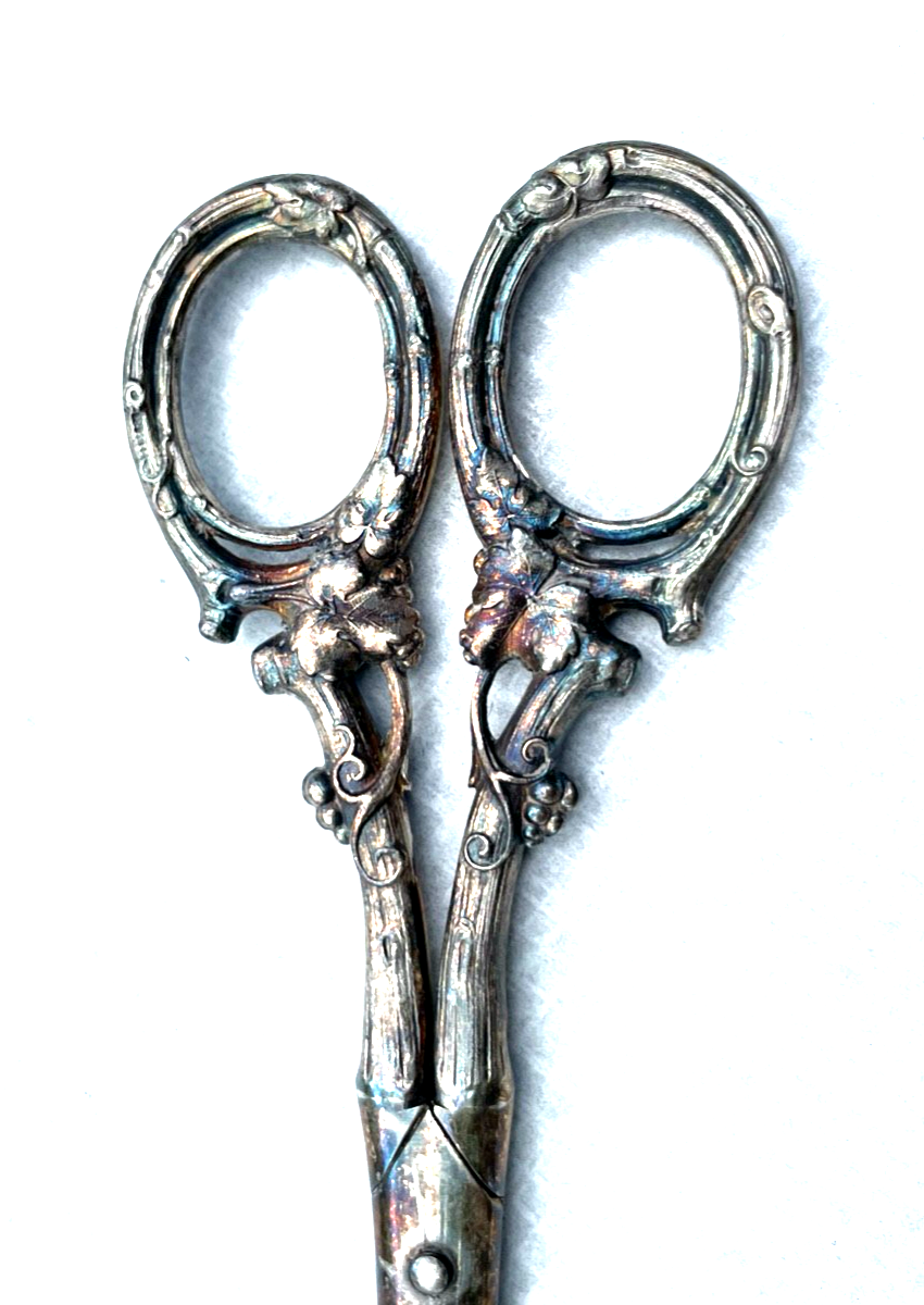 Antik Traubenschere mind. 800 Silber Weinlaub Dekor plastisch um 1900 L 17 cm8
