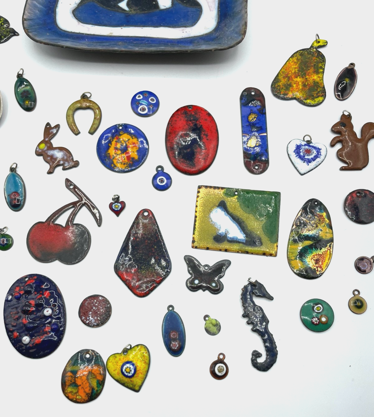 Dachbodenfund vintage Emaille Arbeiten Anhänger Handarbeit 70er J gr. Konvolut8