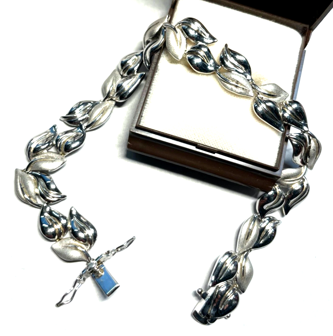 Neuwertiges Armband 925 Sterling Silber Blätter Dekor L 22 cm B 13 mm0