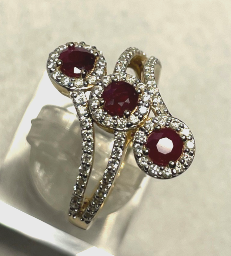 Atemberaubender massiver 585 Gold 14 K Ring 3x Rubin + 80 Diamanten Paveé RG 578